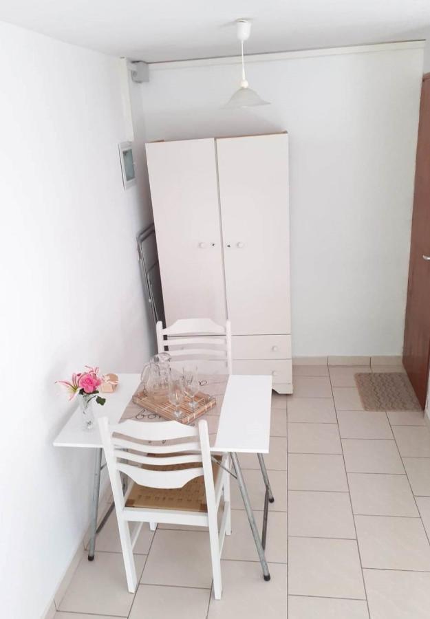 Daphnes Apartments Ratzaklion Luaran gambar